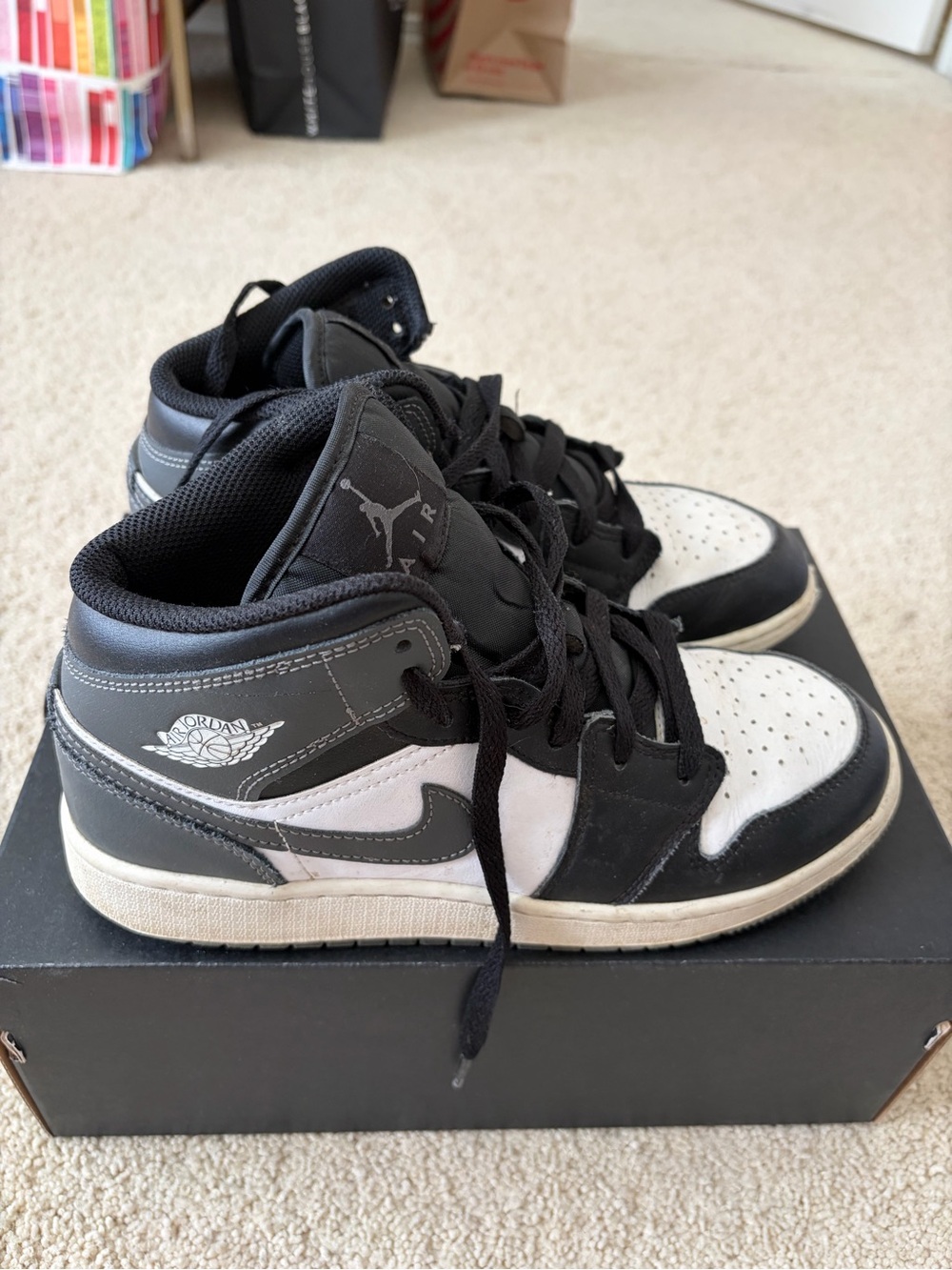 Jordan Air Jordan 1 Mid (GS) Black/Iron Grey/White - Size 7Y